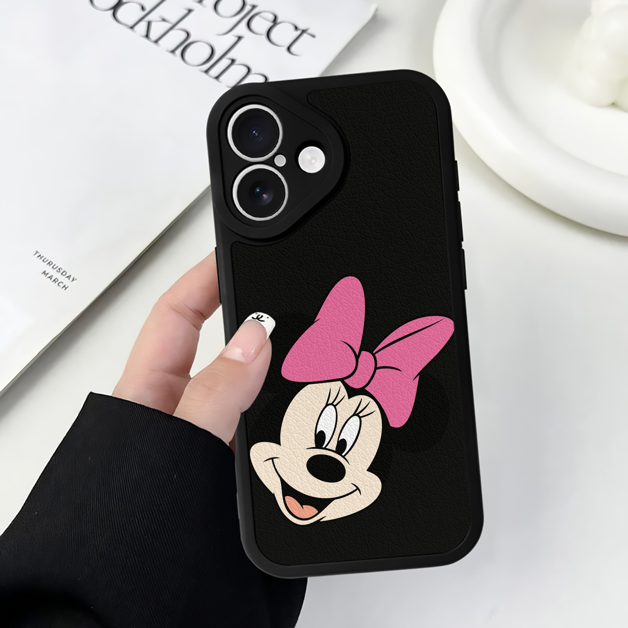 （画像用） ミッキーマウス Mickey Mouse 【iPhone 16シリーズ対応】シリコンスマホケース（レザー調） 材質：シリコン